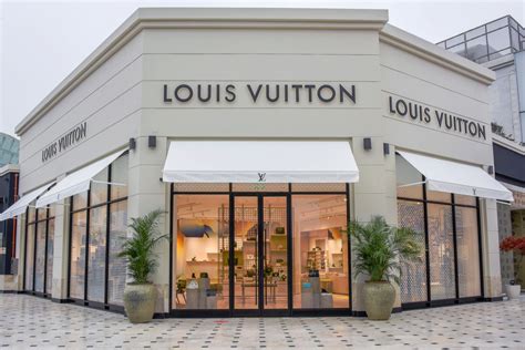 louis vuitton lima plaza.